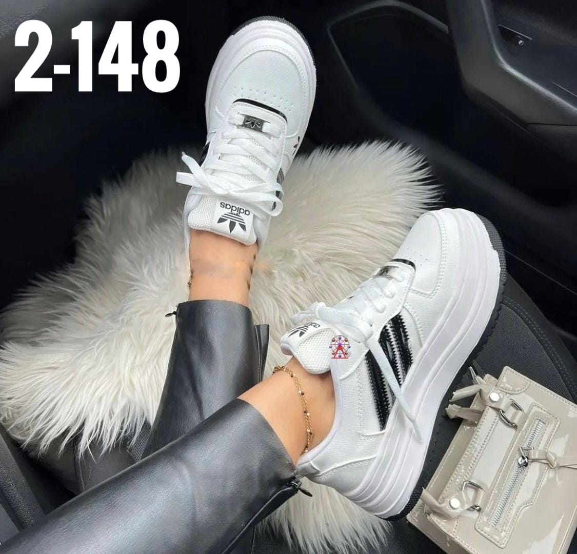Zapatillas Adidas Luna femeninas, con diseño moderno y tecnología de amortiguación avanzada para una comodidad superior.