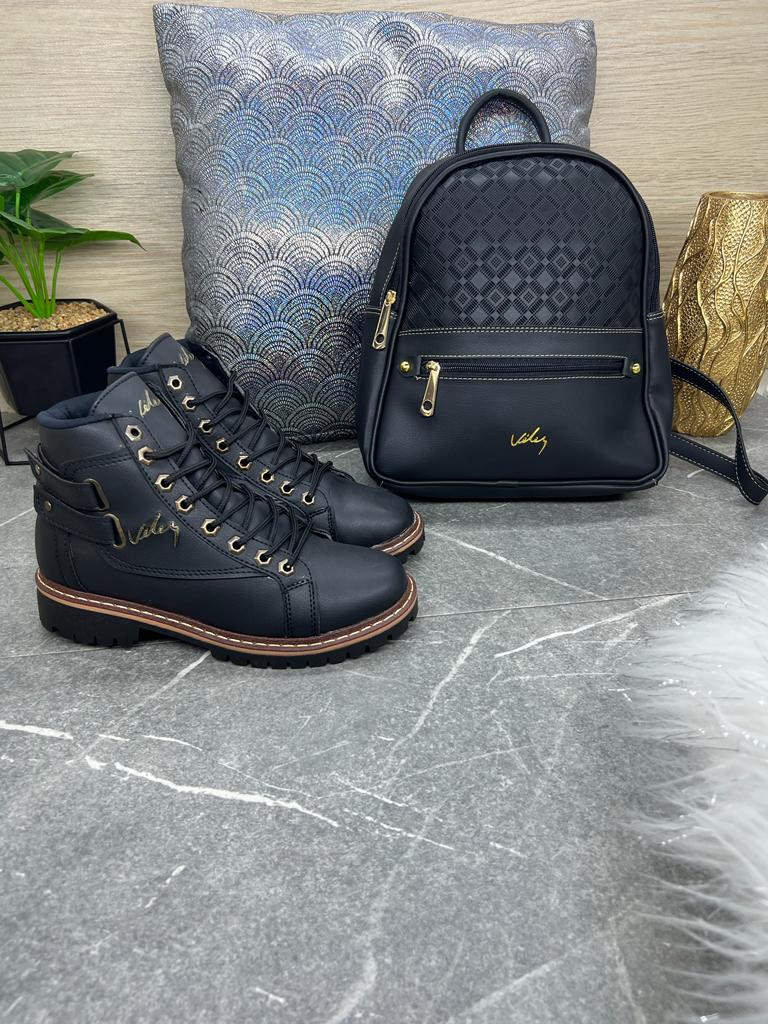 Combo Bolso-Bota Estilo Vélez, Moda Femenina, Accesorios de Moda, Materiales Sintéticos, Estilo Vélez. Combo Bolso-Bota Estilo Vélez: elegancia y practicidad en un conjunto de accesorios de moda femenina. Fabricado con materiales sintéticos de alta calidad, perfecto para mujeres activas y ambiciosas.
